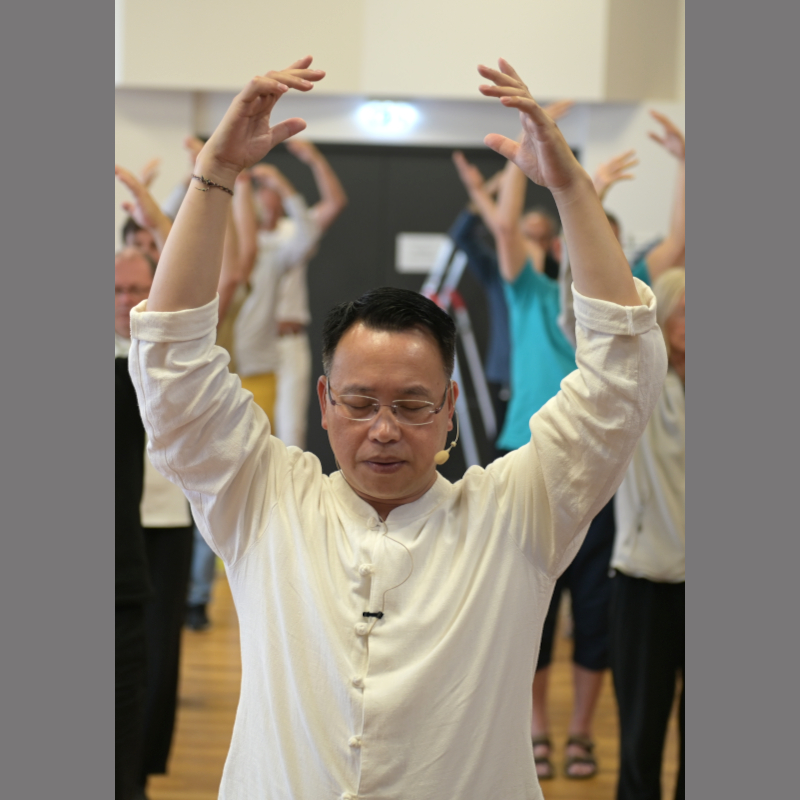 Buyin Zheng performing an exercise